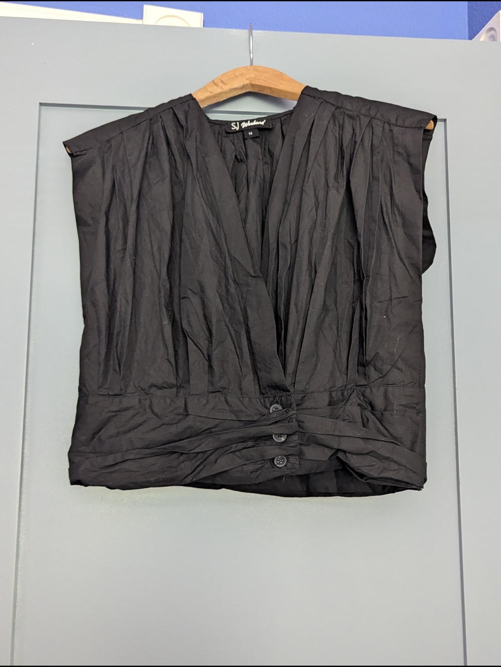 Smart and Joy Women's Black Cross-Heart Crop Top